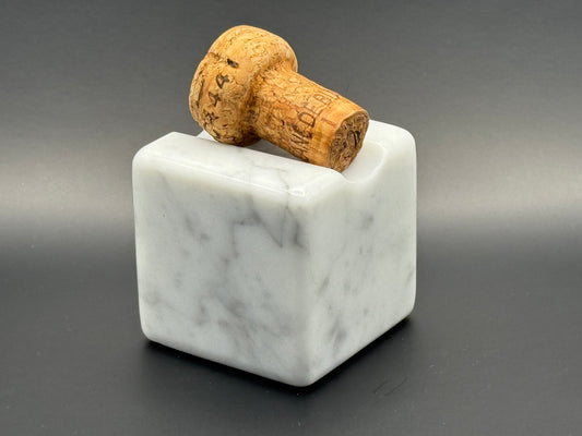 Würfel-Bouchonnet: Weißer Marmor